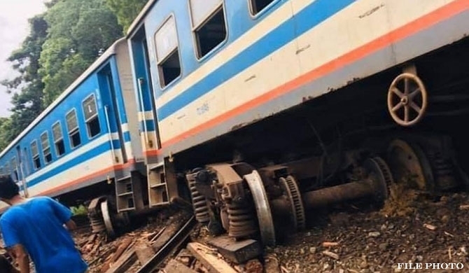 Fuel train derails in Rambukkana; Kandy commuters affected