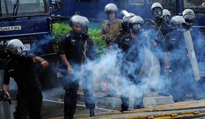 Tear gas, water cannons fired at IUSF protest