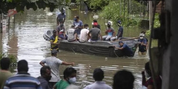 Many affected by floods in Ratnapura and Kalutara