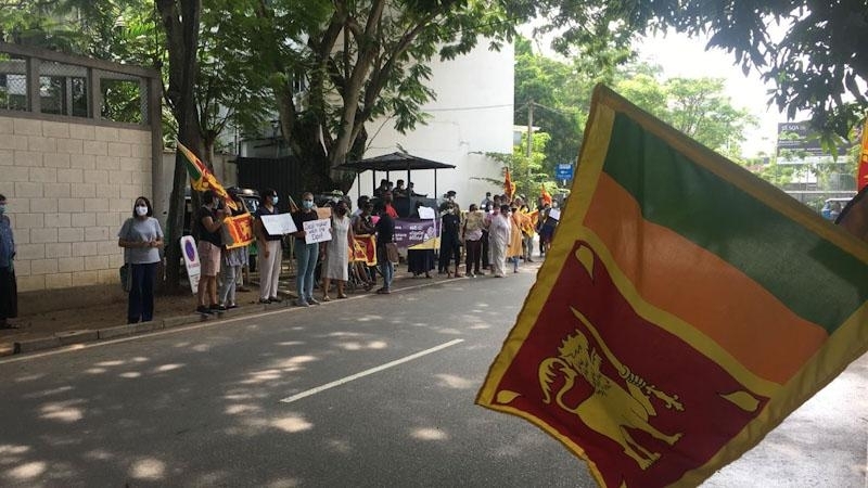 'Go Home Ranil’'- Protestors gather outside UNP Leader’s house