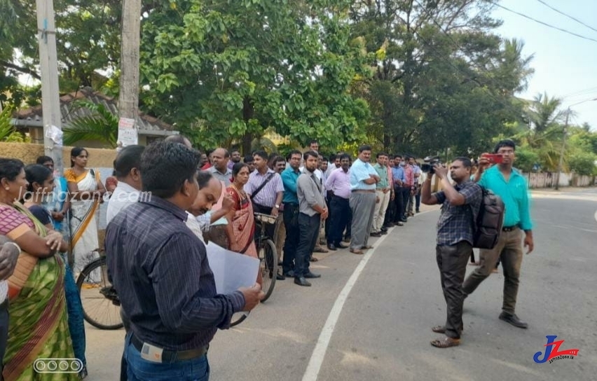 Teachers on protest in front of Jaffna Hindu Ladies’’ College demanding fuel !