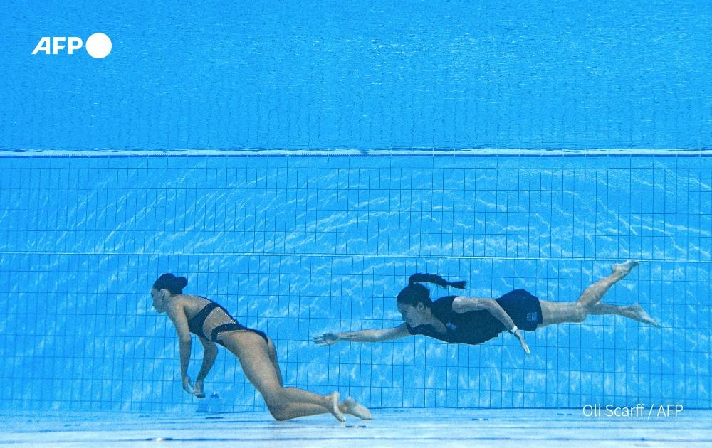 Dramatic rescue of USA's Anita Alvarez from the bottom of the pool