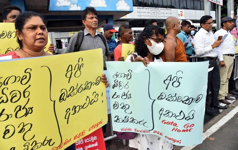 Protest demanding Gota Rajapkshe , Ranil step down