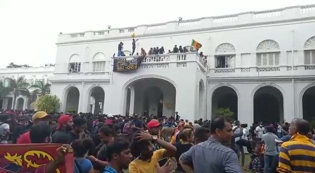 Protestors were heard shouting ‘Gota Pissek’ outside Temple Trees