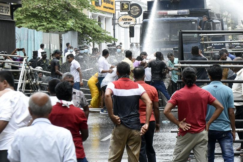 Tear gas to disperse SJB protesters