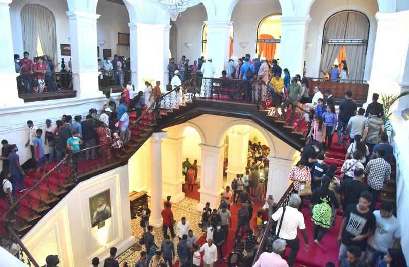 Public galore in Presidential Secretariat, House and Temple Trees