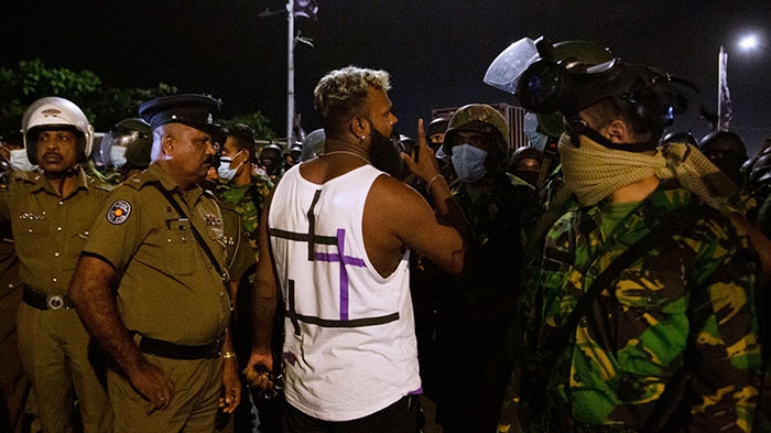 SRI LANKAN SECURITY TROOPS RAID GALLE FACE PROTEST SITE, 50 INJURED