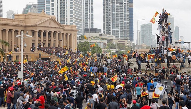 First person to forcibly enter Presidential Secretariat on July 09 arrested