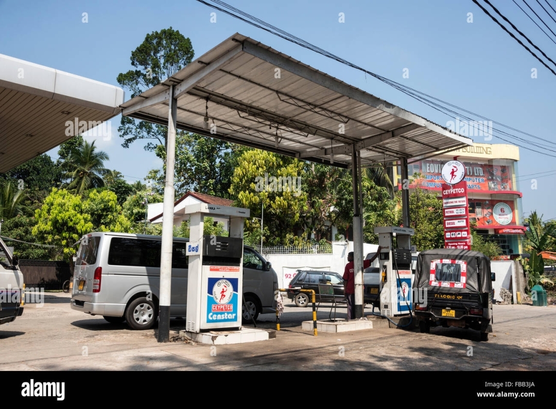 Upto 700 fuel stations to be handed over to foreign oil companies