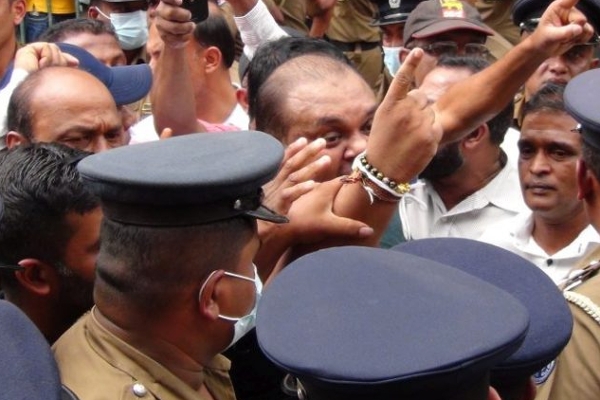 Several arrested after protest against Mahinda near SLPP rally