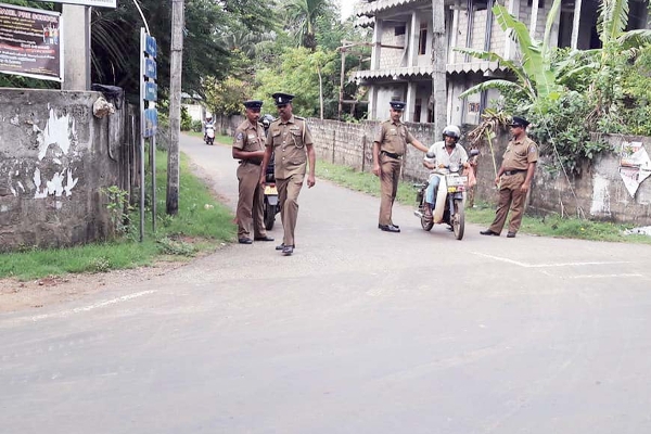 Tamil policeman in day light robbery in Jaffna!