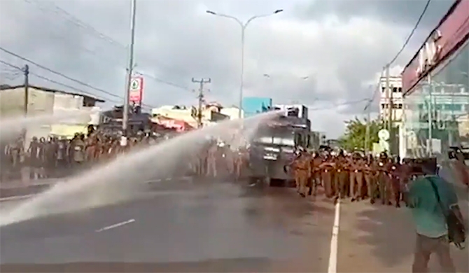 Tear gas fired at protesters in Kelaniya