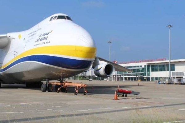 The largest cargo plane landed at Mathala Airport in SriLanka!