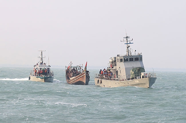 Navy comes to the aid of 104 distressed Myanmar nationals in Sri Lankan waters