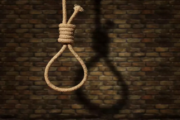 Economic crisis - A faher (28) commits suicide leaving dauhter and wife