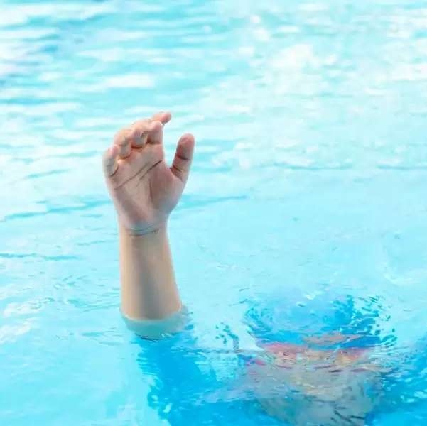 Schoolboy drowned in hotel swimming pool in Wennappuwa