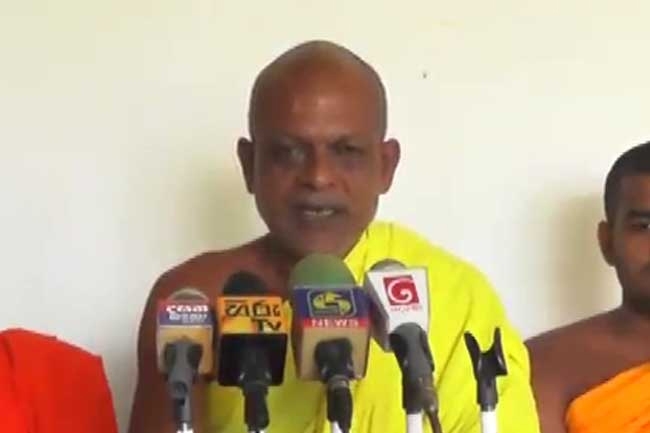 Ampitiye Sumanarathana Thero urges police to probe temple shooting properly