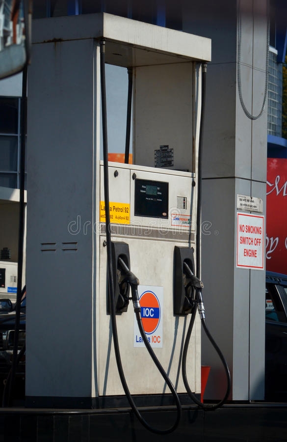 Fuel price to be reduced by Rupees 100 - Minister of Fuel