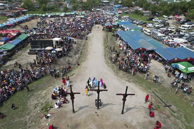 Real-life crucifixions resume in Philippines to mark Good Friday, despite church objections